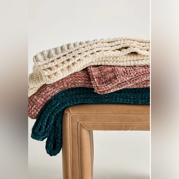 ▪️NWT Anthropologie Rebecca Chenille
Throw Blanket - Picture 1 of 7